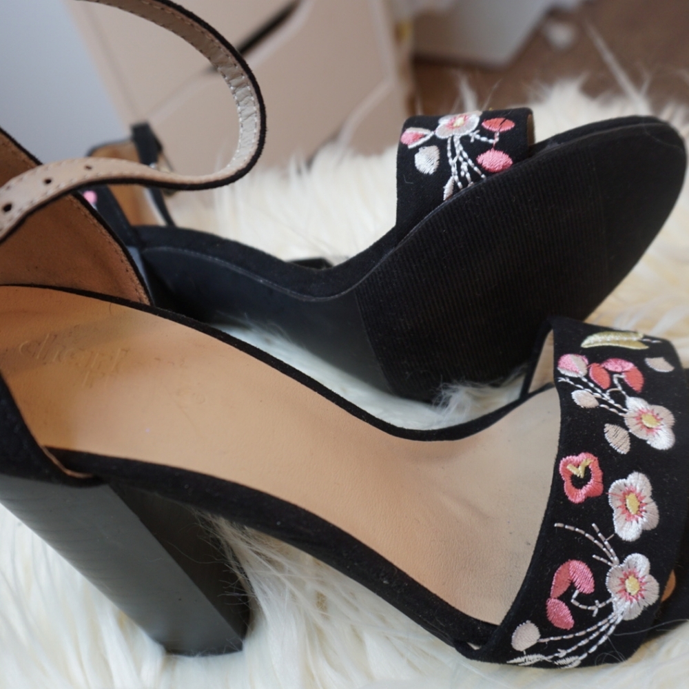 Heels - Picture 3 of 3